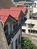 塔屋付近より三角屋根を見下ろす