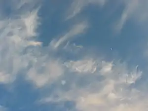 濃淡さまざまな夕方のもつれ雲