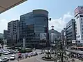 長野駅善光寺口から望む。中央の通りが末広通り。