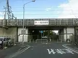 正門前駅跡にかかる、尾頭橋駅への道案内（2006年7月）