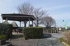 茶畑の中央部にある稲荷山茶園公園