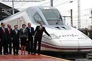 ホセ・ルイス・ロドリゲス・サパテロ首相とフアン・ビセンテ・エレーラ カスティーリャ・イ・レオン州首相、マグダレーナ・アルバレス（スペイン語版）公共事業大臣が臨席した、2007年12月22日にバリャドリッド-カンポグランデ駅で開催された開通式典での模様