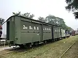 1890年製の装甲車。厚さ12.7mmの鉄板で装甲され、銃眼口が設けられている。