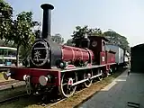 1870年製の蒸気機関車B-26、シリンダーやクランクは左右の車輪の間に設置されている。