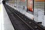 駅での直接結合方式の誘導無線の誘導架線