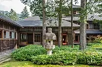 濡鷺灯籠(日光田母沢御用邸記念公園・栃木県日光市)。