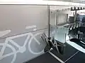Cの車内に設置された自転車置場