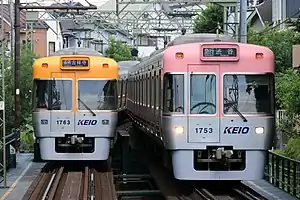 井の頭線の主力車両1000系(井の頭公園駅付近)