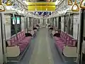 2次車の車内袖仕切が丸みを帯びた形状に変更