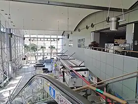 ターミナル内部