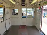 5601編成では運転席直後には座席がない