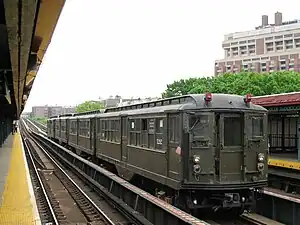 IRTの低電圧制御（英語版）電動車（モショル・パークウェイ駅）