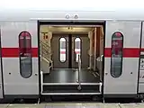 乗降扉（中間客車）