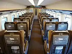 グリーン車（座席背面）