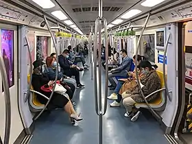 車両内部