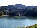 犬塚池と作礼山