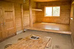 犬越路避難小屋の内観(2013年6月)