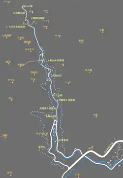 吉川村(犬鳴地区)を再現した地図。水色の点線は、ダムによる水没範囲。現在の旧道は、犬鳴ダム管理出張所で行き止まりである。