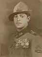 M1921通常礼装を着用した山岳猟兵部隊の大尉（イオアン・ディマネスク（英語版）、1925年)