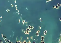 いろは島付近の空中写真。（1977年撮影）国土交通省 国土地理院 地図・空中写真閲覧サービスの空中写真を基に作成