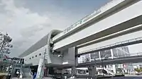 西側からの駅舎