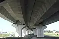 幅員31 mの道路内に箱桁が4つ居並ぶ安城高架橋。