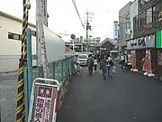 東口の駅前通り