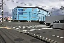 南鍛冶山交差点。神奈川県道43号藤沢厚木線と石川下土棚線が交差する。