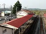 JRの駅構内を跨線橋から望む。奥は青森方面（2006年8月）