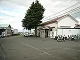 左がくりはら田園鉄道の駅、右が東日本旅客鉄道の駅（2005年9月）