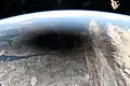 国際宇宙ステーション (ISS) から撮影された地球上に映る月の影、場所はカナダのケベック市とアメリカのメイン州付近
