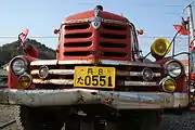 1959年式いすゞ・TX431型消防車(吉谷機械製作所艤装)。バンパーにスターティング・ハンドルの差し込み穴が見られる。