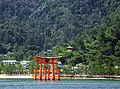 厳島神社と裏の森林（広島県）