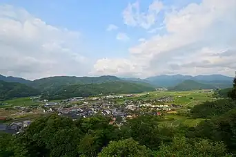 かつて岩井町役場があった岩井温泉付近からの上流側を望む