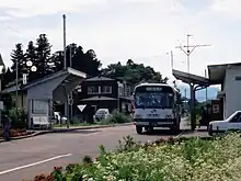 バス専用道での駅は全体的に鉄道駅に近い(白棚線・磐城金山駅)