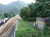 信号場と鍛冶宝篋印塔（2008年8月）