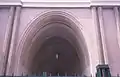 イラン国立博物館入口のイーワーン（Ctesiphon作）