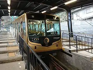 鋼索線(石清水八幡宮参道ケーブル)の客車 2号「こがね」(2020年1月26日撮影)