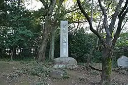 鍛冶曲輪の白鶴城址碑