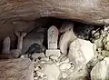 洞穴の入り口奥