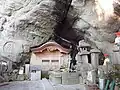 水場の洞窟