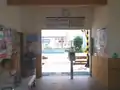 駅舎内と構内踏切