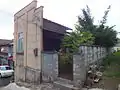 左記の洋館風に見える建物の裏側。