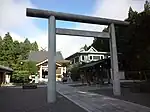 拝殿前の鳥居