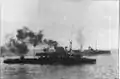 水雷艇（駆逐艦）「グローズヌイ（ロシア語版）」（手前）