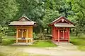 比売神社（比売社、左）と稲荷神社（夢見稲荷神社、右）