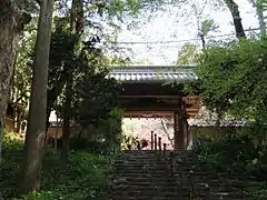 参道と山門