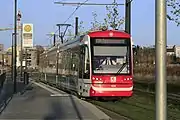 テクノパーク電停へ向かう路面電車路線を走る車両(2018年撮影)