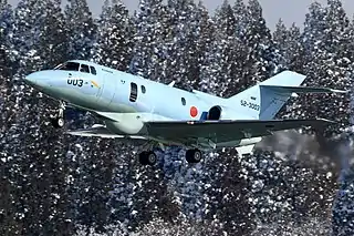 離陸上昇するU-125A