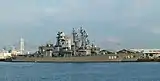 「さわぎり」と共に満艦飾を行う「あぶくま」。横浜港にて。
